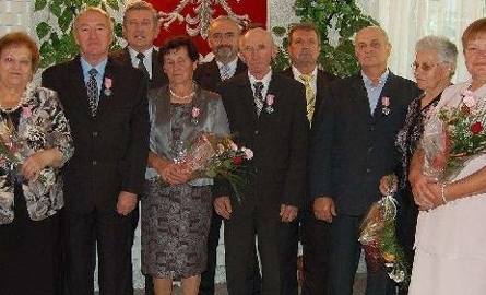 Pamiątkowa fotografia jubilatów z gminy Złota.