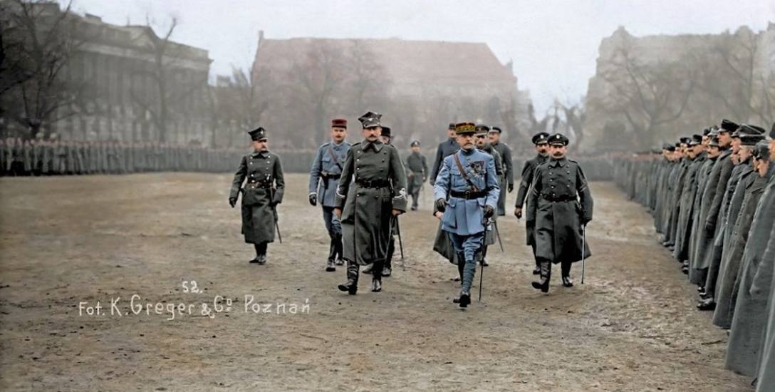 Poznań, Plac Wolności - generał Charles Dupont i generał Józef Dowbor Muśnicki przechodzą przed frontem oddziałów Straży Ludowej. Dupont był pozytywnie