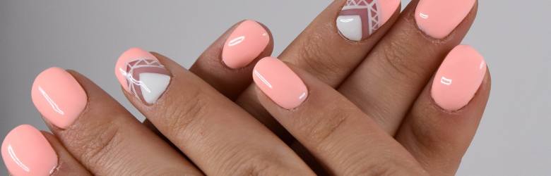 Naklejki na paznokcie to szybki sposób na piękny manicure