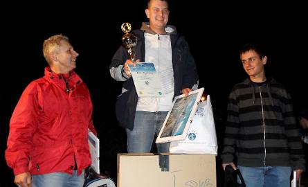 Zwycięzcy w kategorii szybowców. Od lewej: 2.miejsce - Waldemar Zaremba (AN), zwycięzca Karol Lica (Grudziądz, AN) i 3. miejsce Paweł Mazur z Warszawy