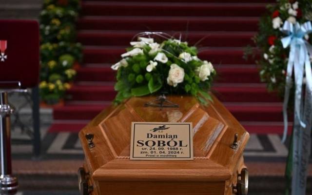 Ostatnie pożegnanie Damiana Sobola. Wolontariusz został pośmiertnie odznaczony Krzyżem Kawalerskim Orderu Odrodzenia Polski