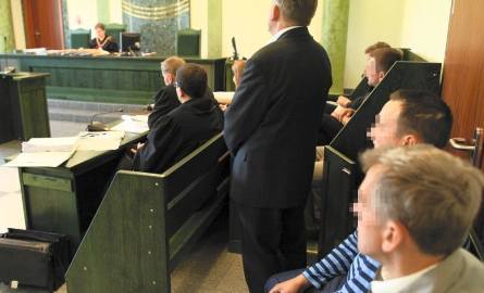 W Sądzie Rejonowym w Białymstoku stawiło się we wtorek siedem oskarżonych osób. Odpowiadają z tzw. wolnej stopy. Za niedopełnienie obowiązków i nieumyślne