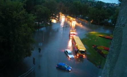 Piotr Kuncio nadesłał zdjęcie zalanego ronda Giedroycia w Kielcach.
