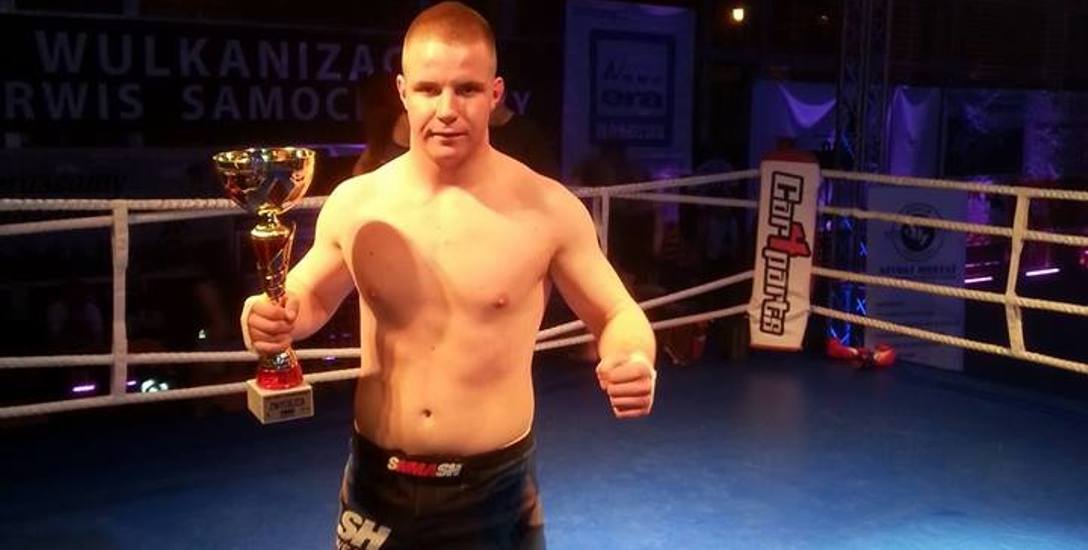 Krystian Bogalecki  (Grappler Grudziądz) wygrał swoją walkę przez nokaut w 2. rundzie, podczas gali sztuk walki w Mrągowie.