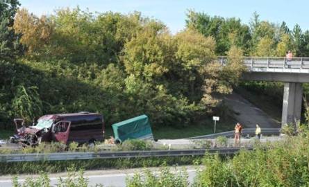 Pięć osób zginęło w wypadku polskiego busa na autostradzie D1 niedaleko Brna. Ofiary mogą być z naszego regionu! (nowe fakty)