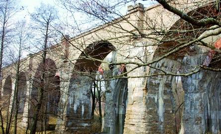 Bliźniacze mosty w Kiepojciach. Są niemal identyczne jak te w Stańczykach. Tylko nieco niższe.