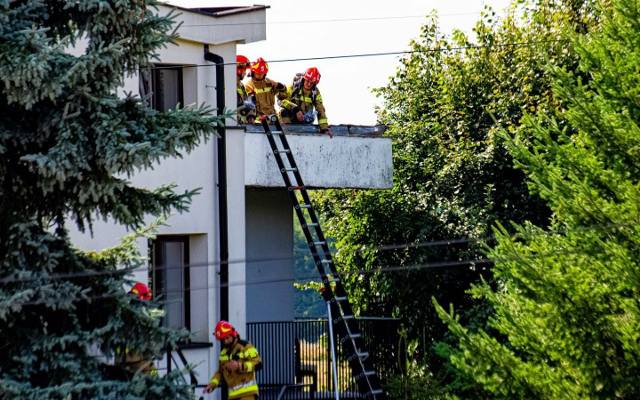 Pożar pod Krakowem. Zapalił się dach na budynku mieszkalnym