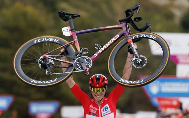 Kolarstwo. Holenderka Demi Vollering triumfatorką wyścigu La Vuelta Femenina. Najlepsza na zakończenie. Godne pożegnanie Polek 