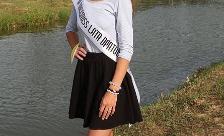 Łukasz Zarzycki Ewa Kuras - II Miss Opatowa. Ma 22 lata. Wymiary: 80-60-75, a wzrost 175 centymetrów. Pochodzi z Miedzianej Góry. Zainteresowania: taniec,