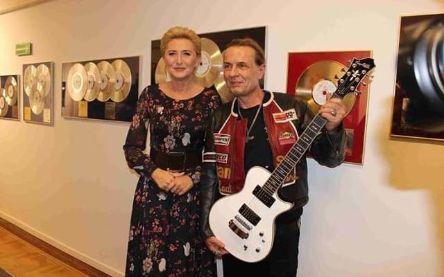 Andrzej Nowak, założyciel grup TSA i Złe Psy, przekazał na licytacje dwie gitary. Rekord: biała gitara wylicytowana za 66 tys. złotych!