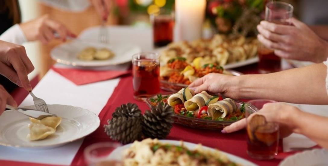 Smaczne i okazałe potrawy to nieodłączny element świąt Bożego Narodzenia. Chyba nikt nie wyobraża sobie wigilijnego stołu bez czerwonego barszczu z uszkami,