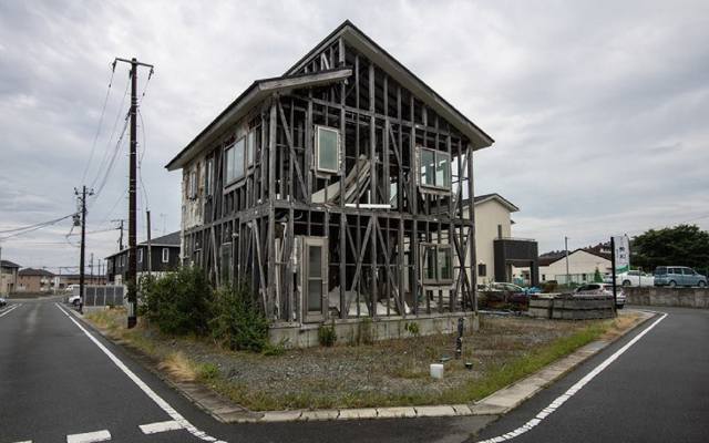 Fukushima siedem lat po katastrofie. Polscy podróżnicy w japońskiej strefie pustki i... smrodu