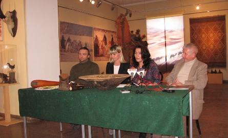 O wystawie mówili jej komisarze: Ilona Pulnar – Ferdjani, Agnieszka Kozdęba i Marek Słupek.
