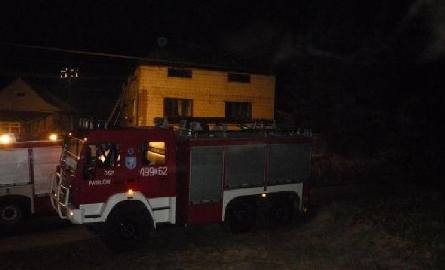 Nocny ogień w Jadownikach. Z płomieniami walczyło 40 strażaków 