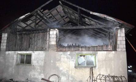 Stodoła w Sułkowicach spłonęła, strażakom udało się uratować dom 