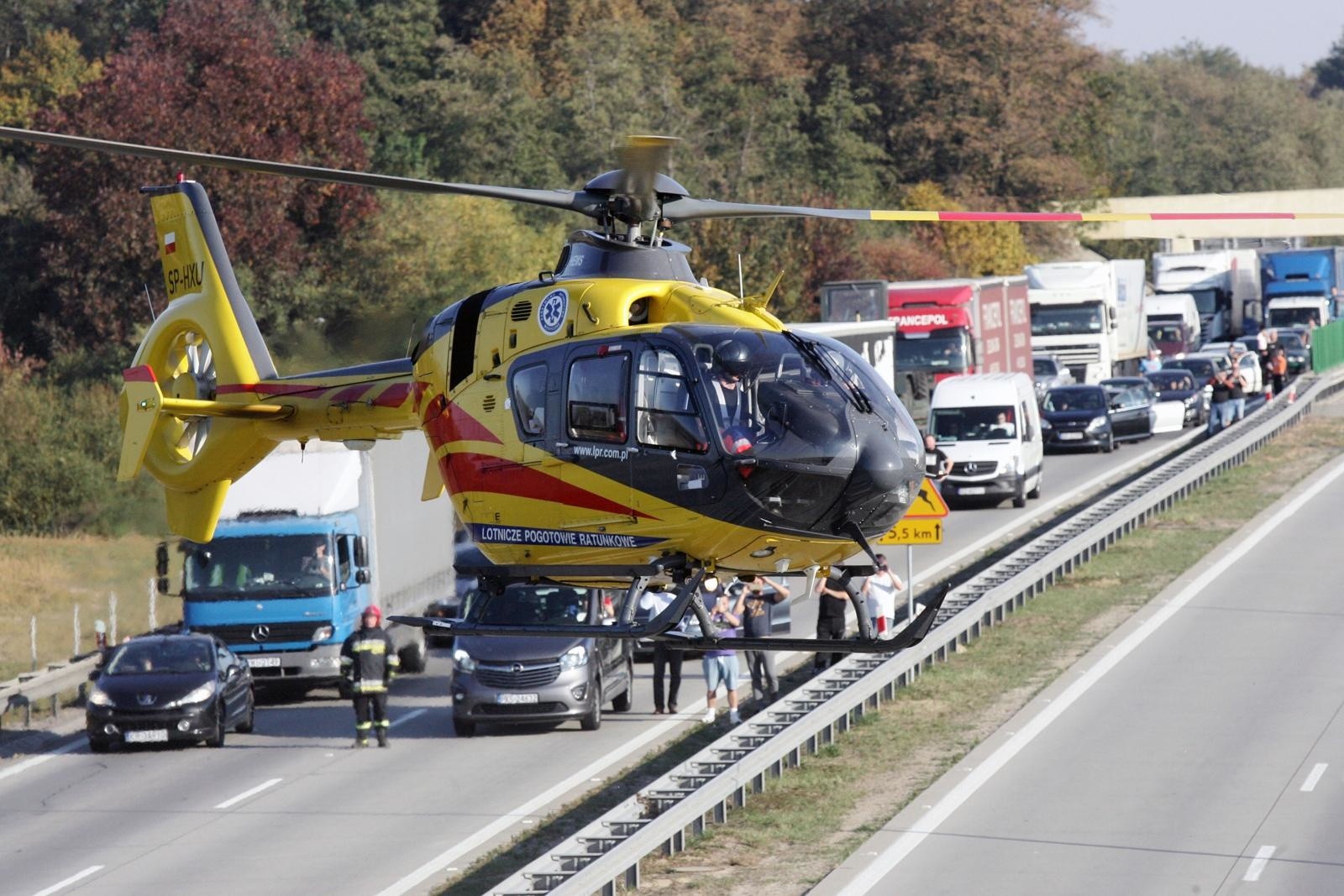 Śmiertelny wypadek na A2 koło Łowicza. Bus wbił się w