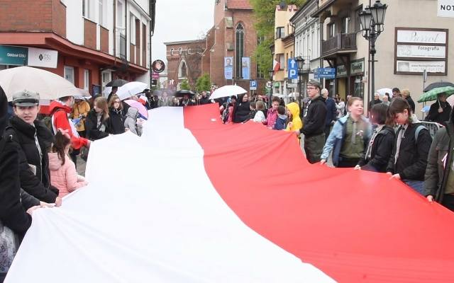 Biało-czerwona flaga o ponad 20-metrowej długości po raz kolejny połączy mieszkańców Oświęcimia w Święto Konstytucji 3 Maja