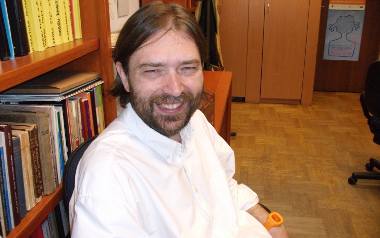 Prof. dr hab. Sławomir Jacek Żurek – kierownik Katedry Dydaktyki Literatury i Języka Polskiego KUL; w latach 2008-2009 kierownik zespołu „Kultura i język