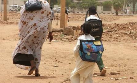 Pojęcie odległości jest tam dość abstrakcyjne. Wiele dzieci odbywa codzienną, kilkulometrową drogę do szkoły na własnych nogach.