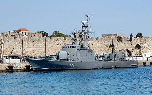 Sytuacja nadzwyczajna na greckiej wyspie, do akcji wkracza marynarka wojenna!