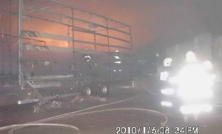 Nocny pożar w Radlinie. Spłonęła hala produkcyjna