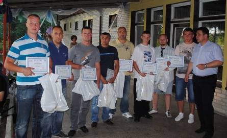 Kapitanowie wszystkich drużyn biorących udział w rozgrywkach dostali nagrody podczas podsumowania imprezy w Olszynce.