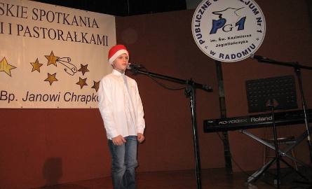 Śpiewa Karol Kołątaj ze szkoły podstawowej w Owadowie