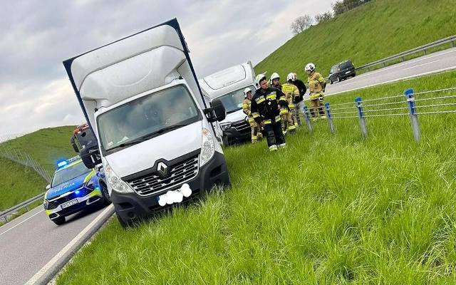 Wypadek na S7 pod Krakowem. Kierowcy pojazdu dostawczego pomógł przejeżdżający tamtędy strażak ochotnik
