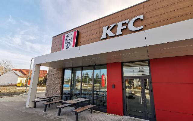 Restauracja KFC w Chrzanowie przy autostradzie A4 już gotowa, ale są problemy. Kiedy zostanie otwarta? Zobacz ZDJĘCIA