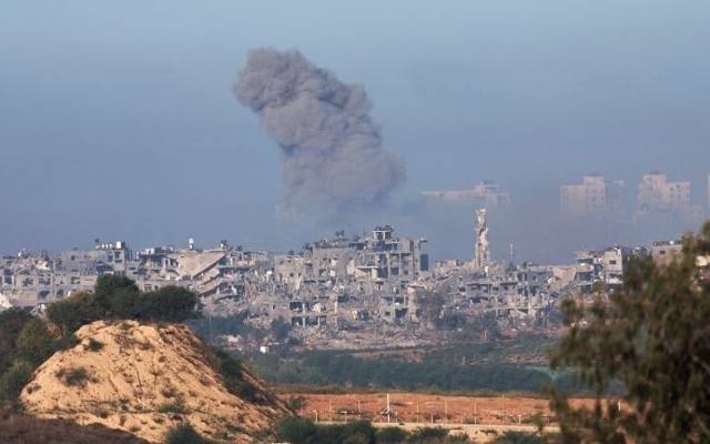 Izraelskie czołgi i buldożery otoczyły szpital Al-Szifa. Biden broni decyzji Izraela