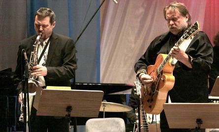 Jarosław Śmietana- gitara i Maciej Sikała - saksofon byli ulubieńcami publiczności.