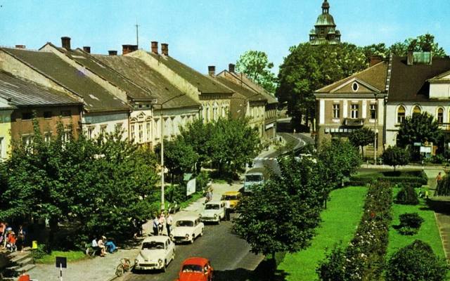 Tak wyglądały Kęty w latach PRL-u. Historia miasta i mieszkańców w ub. wieku zapisana na archiwalnych zdjęciach. Zobacz galerię