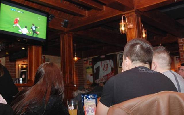 Gdzie oglądać mecze w Poznaniu? Puby, restauracje zapraszają na mecze Ligi Mistrzów, Liga Europy oraz spotkania Lecha i Warty Poznań