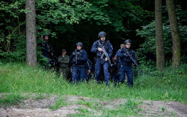Policjanci z Krakowa szkolą żołnierzy z 6. Brygady Powietrznodesantowej. Spadochroniarze też służą na wschodniej granicy