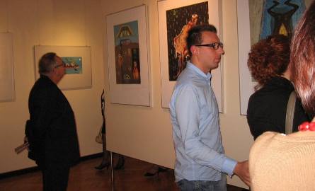 IW przerwach goście oglądali rysunki Jacka Sroki w nowej Galerii Mozaika