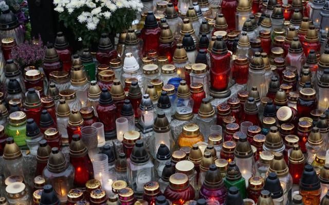 Wszystkich Świętych: Nabożeństwa na cmentarzach w Poznaniu