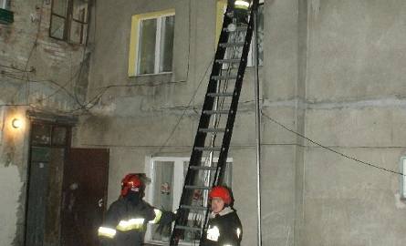 Inowrocław. Pożar w mieszkaniu przy Narutowicza. Jedna osoba w szpitalu (zdjęcia)