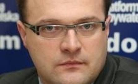 Radosław Witkowski Ma 38 lat, żonaty, ma dwóch synów. Poseł na Sejm w Radomia. W 1998 roku ukończył studia w Instytucie Filozofii i Pedagogiki Uniwersytetu