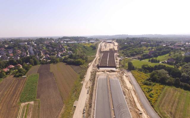 Północna Obwodnica Krakowa: powstają jezdnie, tunele i mosty. Zobacz postępy prac [ZDJĘCIA] 3.09.2022