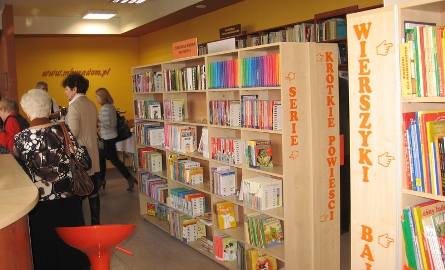 A tak kolorow0 wygląda biblioteka dla dzieci