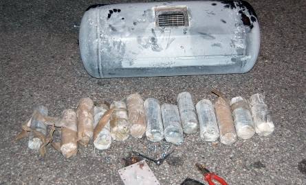 10kg amfetaminy i kilkanaście tysięcy pigułek gwałtu - wszystko w jednym samochodzie (zdjęcia)