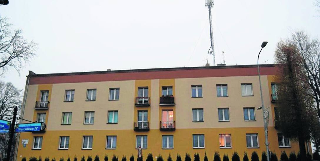 - Po drugiej stronie ulicy są dwa nadajniki na hotelu Pojezierze, także blisko innych domów, w całym Szczecinku jest zresztą sporo podobnych sytuacji