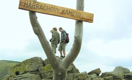 Harrachowskie Kamienie wyznaczają kraniec linii obronnej w Karkonoszach. Dziś bunkry zdobywają turyści
