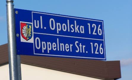 Dwie takie tablice stoją przy ulicy Opolskiej w Dobrodzieniu.