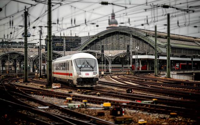 Nie tylko Praga. Tam dojedziesz w jeden dzień z Poznania pociągiem. Sprawdź nasze propozycje i zaplanuj wyjątkową wycieczkę!
