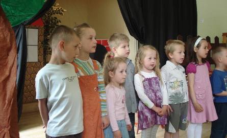 Najmłodsi podopieczni Ogródka Jordanowskiego, zaśpiewali kilka piosenek dla mamy.