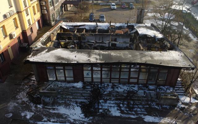 Zgliszcza dworca PKS w Olkuszu wyglądają strasznie. Po ogromnym pożarze budynek czeka rozbiórka. Zobacz zdjęcia