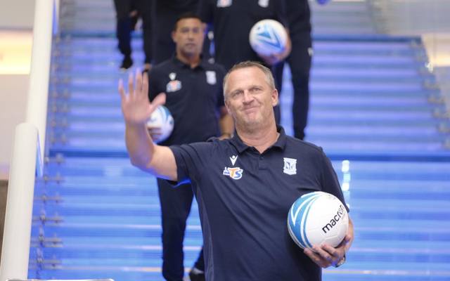 Holenderski szkoleniowiec John van den Brom został wybrany trenerem września w PKO Bank Polski Ekstraklasie