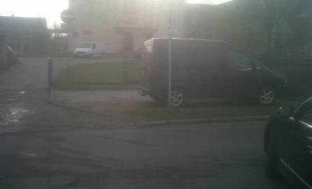 Plaga autodrani przy przedszkolu w Gorzowie