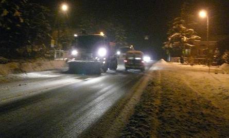 Pługi i solarki dość szybko poradziły sobie ze śniegiem na krajowych odcinkach dróg. Godzinę później na dziewiątce było już czysto.